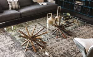 Table basse design haut de gamme Atari par Cattelan Italia, plateau verre avec base spirale bois style Mikado, disponible chez D-Style Interior.