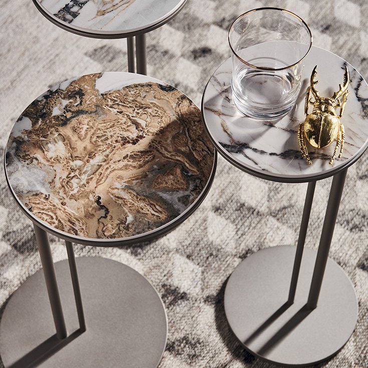 Table basse design haut de gamme Sting Cattelan Italia, plateau céramique Marmi sur base acier embouti, disponible chez D-Style Interior.