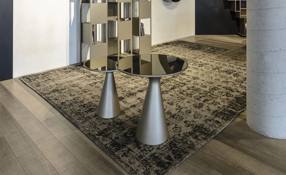 Table basse design haut de gamme Peyote par Cattelan Italia, plateau verre et base polyuréthane, design Piero De Longhi, disponible chez D-Style Interior.
