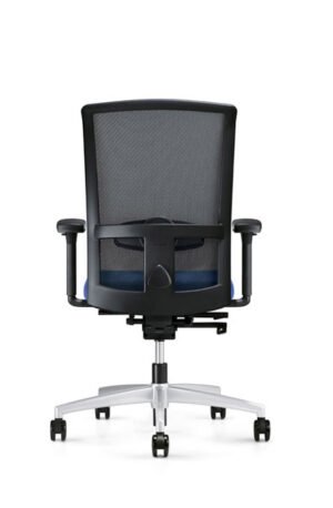 Goal-Air 172G d’Interstuhl allie design aérien, ergonomie avancée et confort respirant grâce à son dossier en maille et son assise rembourrée. Disponible chez D-Style Interior.