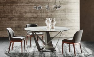 Skorpio Keramik Round table de Cattelan Italia. Une table ronde en céramique avec base sculpturale en acier et finitions luxueuses. Disponible chez D-Style Interior.
