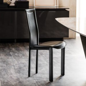 Lara Chaise design haut de gamme de Cattelan Italia en cuir avec coutures apparentes, disponible chez D-Style Interior.