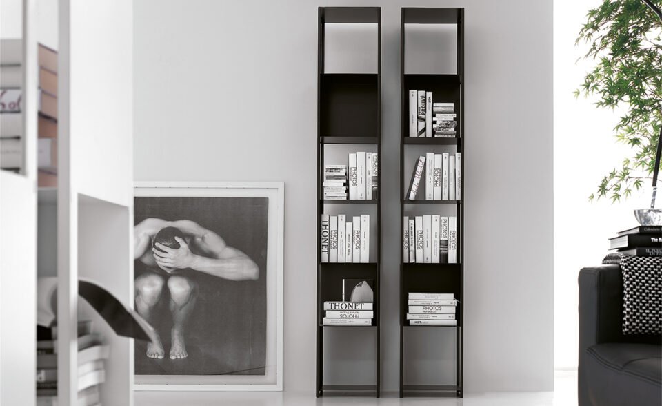 Bibliothèque design haut de gamme Joker Cattelan Italia par Giorgio Cattelan, structure modulable en cage, disponible chez D-Style Interior.
