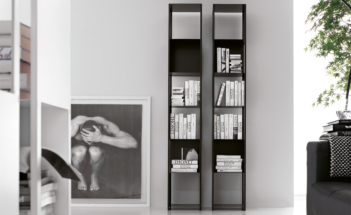 Bibliothèque design haut de gamme Joker Cattelan Italia par Giorgio Cattelan, structure modulable en cage, disponible chez D-Style Interior.