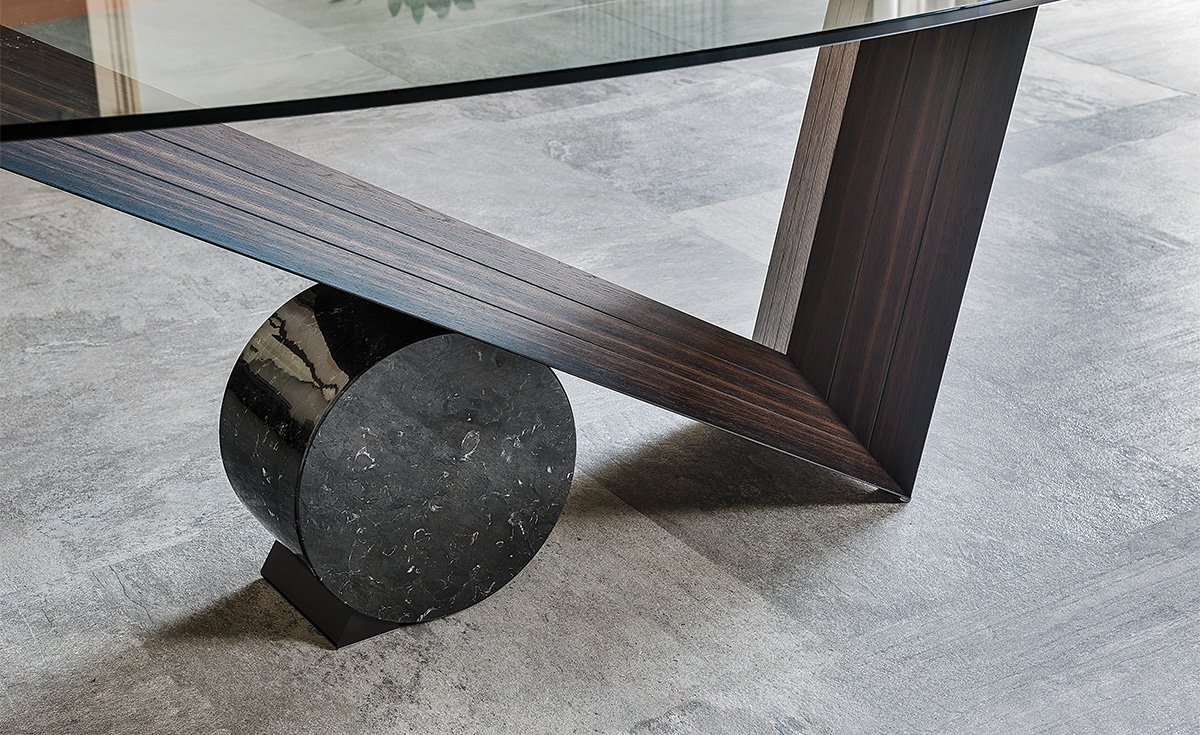 Valentino table de Cattelan Italia, une pièce iconique alliant marbre, bois et verre. Design sculptural et finitions d’exception. Disponible chez D-Style Interior.