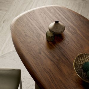 Papelito Wood table design haut de gamme alliant base sculpturale en acier et plateau en bois noble, inspirée des formes fluides de la nature. Disponible chez D-Style Interior.