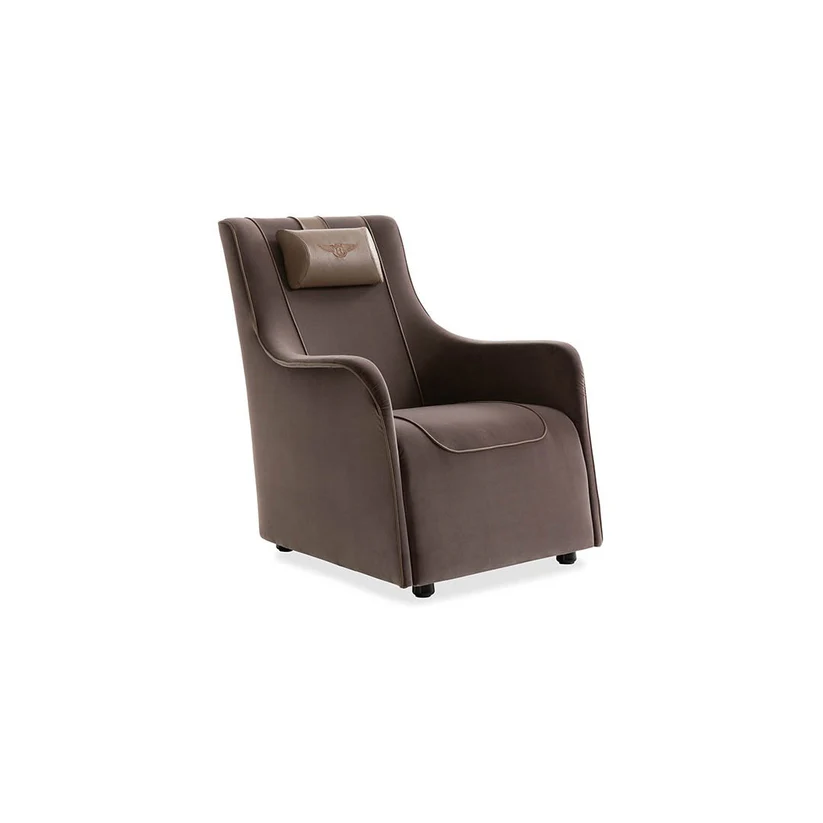 Minster | Fauteuil de bureau design Bentley Home en cuir ou tissu, structure en bois rembourré, appui-tête brodé, disponible chez D-Style Interior.