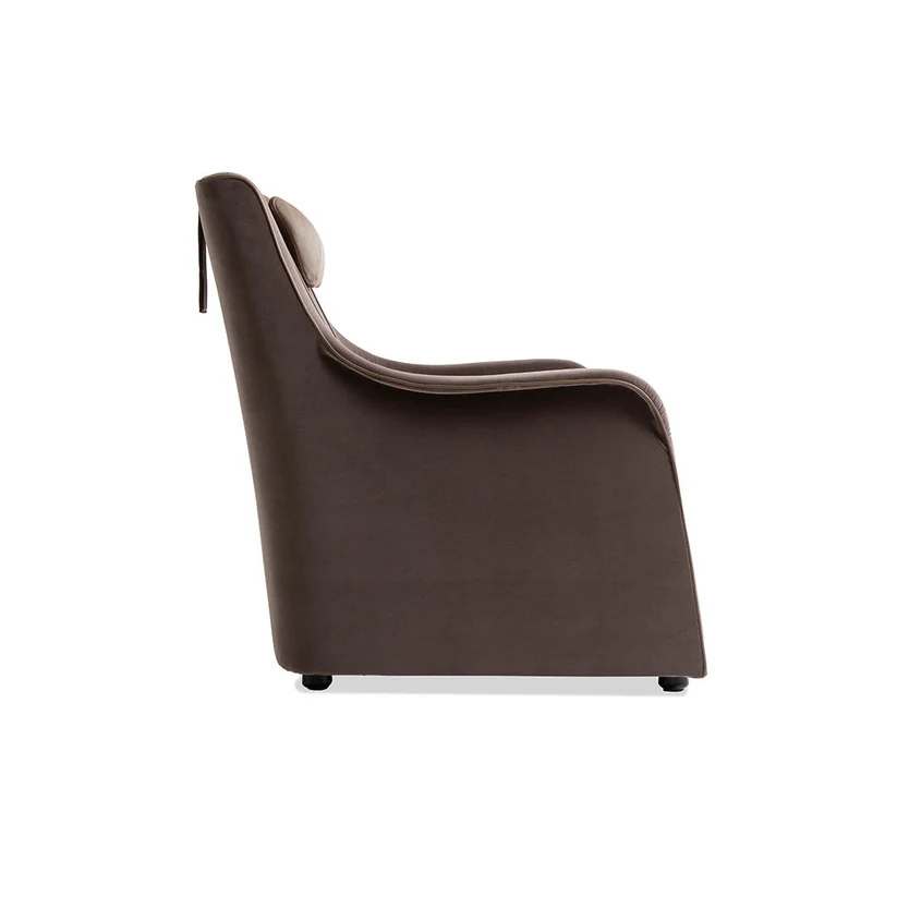 Minster | Fauteuil de bureau design Bentley Home en cuir ou tissu, structure en bois rembourré, appui-tête brodé, disponible chez D-Style Interior.