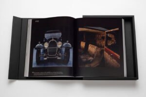 Livre design haut de gamme The Impossible Collection of Cars par Assouline, édition Ultimate sous écrin caoutchouc noir, disponible chez D-Style Interior.