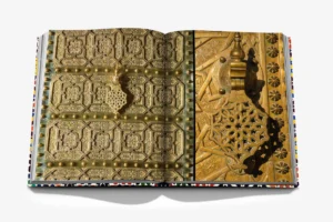 Livre design haut de gamme Moroccan Decorative Arts par Assouline, édition française sous étui lin, disponible chez D-Style Interior.