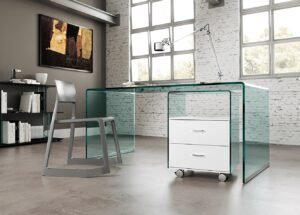 Rialto Cassettiera | Meuble à tiroirs FIAM Italia en verre cintré transparent 8 mm avec structure bois laqué blanc et poignées chromées, disponible chez D-Style Interior