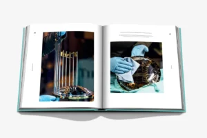 Livre design haut de gamme Tiffany & Co.: Crafting Victory par Assouline, édition sous écrin luxueux, disponible chez D-Style Interior.