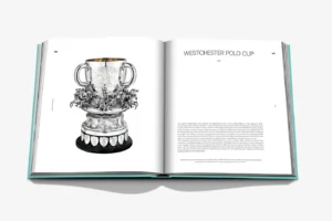 Livre design haut de gamme Tiffany & Co.: Crafting Victory par Assouline, édition sous écrin luxueux, disponible chez D-Style Interior.
