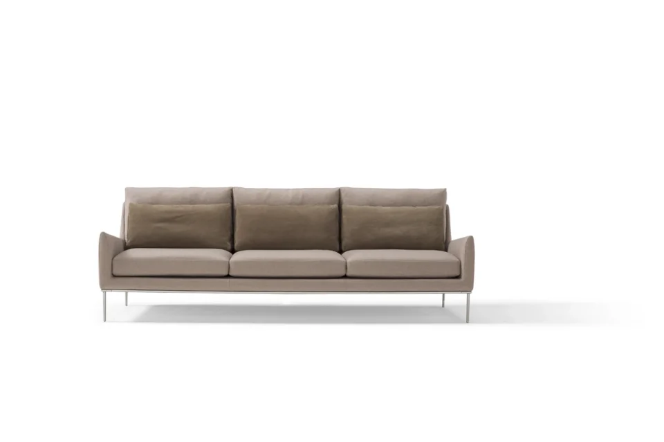Alice canapé d’Amura Lab associe design raffiné, lignes aériennes et confort exceptionnel pour un intérieur élégant et intemporel. Disponible chez D-Style Interior.