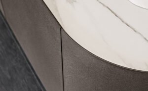 Buffet design haut de gamme Savoy par Cattelan Italia, plateau céramique Marmi avec structure acier laqué bronze, disponible chez D-Style Interior