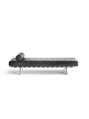 Canapé design haut de gamme Clayton par Poltrona Frau, structure sangles cuir tressées main avec piqûres X, disponible chez D-Style Interior