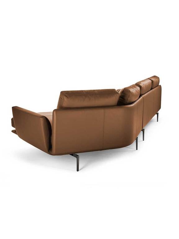 Canapé design haut de gamme Get Back par Poltrona Frau, système modulaire avec structure aluminium et coussins plumes, disponible chez D-Style Interior