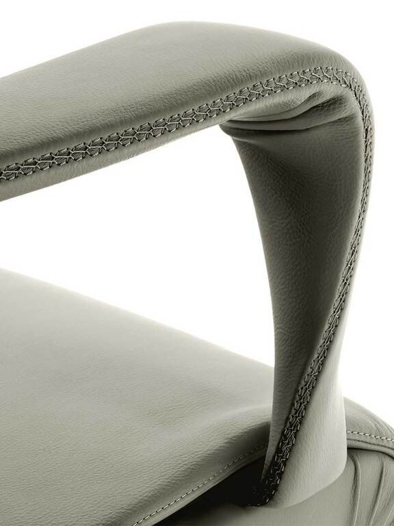 Forum Fauteuil President Poltrona Frau : fauteuil design haut de gamme pour direction. Structure bois, cuir Pelle Frau®, base aluminium. D-Style Interior.