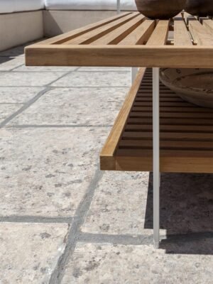 Solaria | Table basse design haut de gamme Poltrona Frau, teck massif FSC® et base en acier inox, mobilier d’extérieur de luxe, disponible chez D-Style Interior