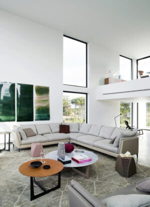Hudson | Table basse design haut de gamme Poltrona Frau, structure tubulaire métal canon de fusil, plateau en tôle et bouleau noir, revêtement cuir Cuoio Saddle Extra, double fonctionnalité table-pouf, disponible chez D-Style Interior