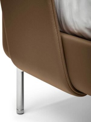 Coupè Lit design haut de gamme en cuir Pelle Frau® par Poltrona Frau, tête de lit rembourrée et design minimaliste, disponible chez D-Style Interior