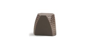 Hudson | Table basse design haut de gamme Poltrona Frau, structure tubulaire métal canon de fusil, plateau en tôle et bouleau noir, revêtement cuir Cuoio Saddle Extra, double fonctionnalité table-pouf, disponible chez D-Style Interior