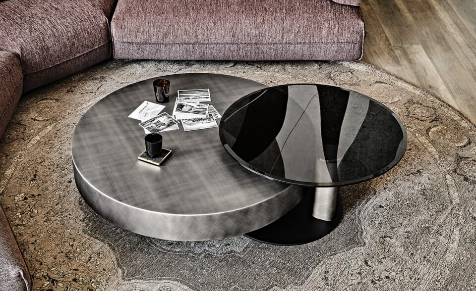 Table basse design haut de gamme Arena par Cattelan Italia, finition brossée main avec plateaux verre pivotants, disponible chez D-Style Interior.