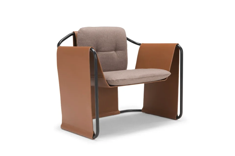 Kimono – Fauteuil design haut de gamme AmuraLab en cuir et métal disponible chez D-Style Interior