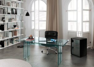 LLT | Bureau en verre FIAM Italia design Dante O. Benini et Luca Gonzo, plateau 15 mm biseauté avec piétement soudé, fixations en acier inoxydable, sur mesure, disponible chez D-Style Interior.