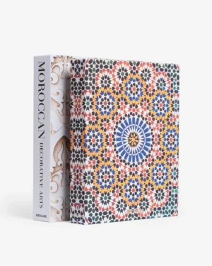 Livre design haut de gamme Moroccan Decorative Arts par Assouline, édition française sous étui lin, disponible chez D-Style Interior.