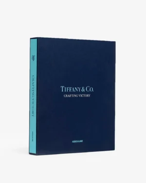 Livre design haut de gamme Tiffany & Co.: Crafting Victory par Assouline, édition sous écrin luxueux, disponible chez D-Style Interior.