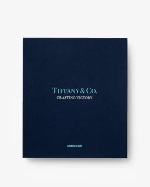 Livre design haut de gamme Tiffany & Co.: Crafting Victory par Assouline, édition sous écrin luxueux, disponible chez D-Style Interior.