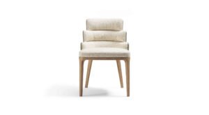 Chaise Audrey de Vittoria Frigerio – un design sculptural aux lignes arrondies et à la base en frêne massif, symbole d’un confort raffiné et d’un luxe discret. Disponible chez D-Style Interior.