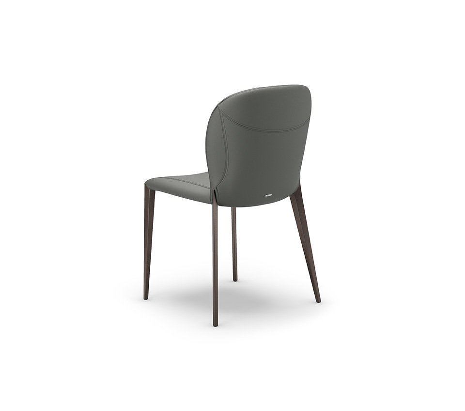 NANCY ML Chaise design avec structure en acier et pieds fins, revêtement en tissu ou cuir haut de gamme. Disponible chez D-Style Interior.