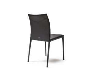 NORMA Chaise design moderne polyvalente avec structure en acier et revêtement haut de gamme. Disponible chez D-Style Interior.
