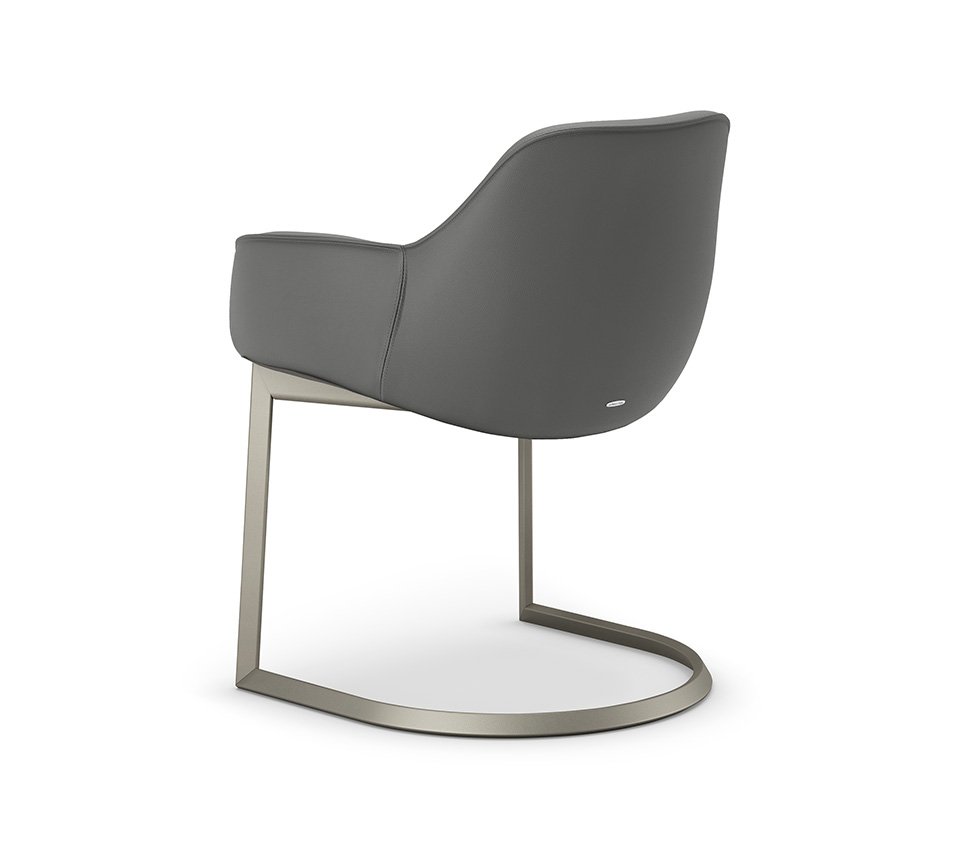 Scarlett Cantilever Chaise avec accoudoirs de Cattelan Italia : structure en acier cantilever, dossier haut et finitions luxueuses. Disponible chez D-Style Interior.