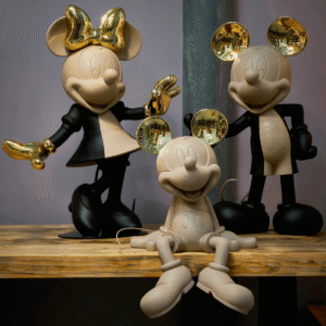 Mickey Take 2 Gold Medium, Sculpture design haut de gamme Leblon Delienne, résine peinte à la main, moderne et élégante, disponible chez D-Style Interior