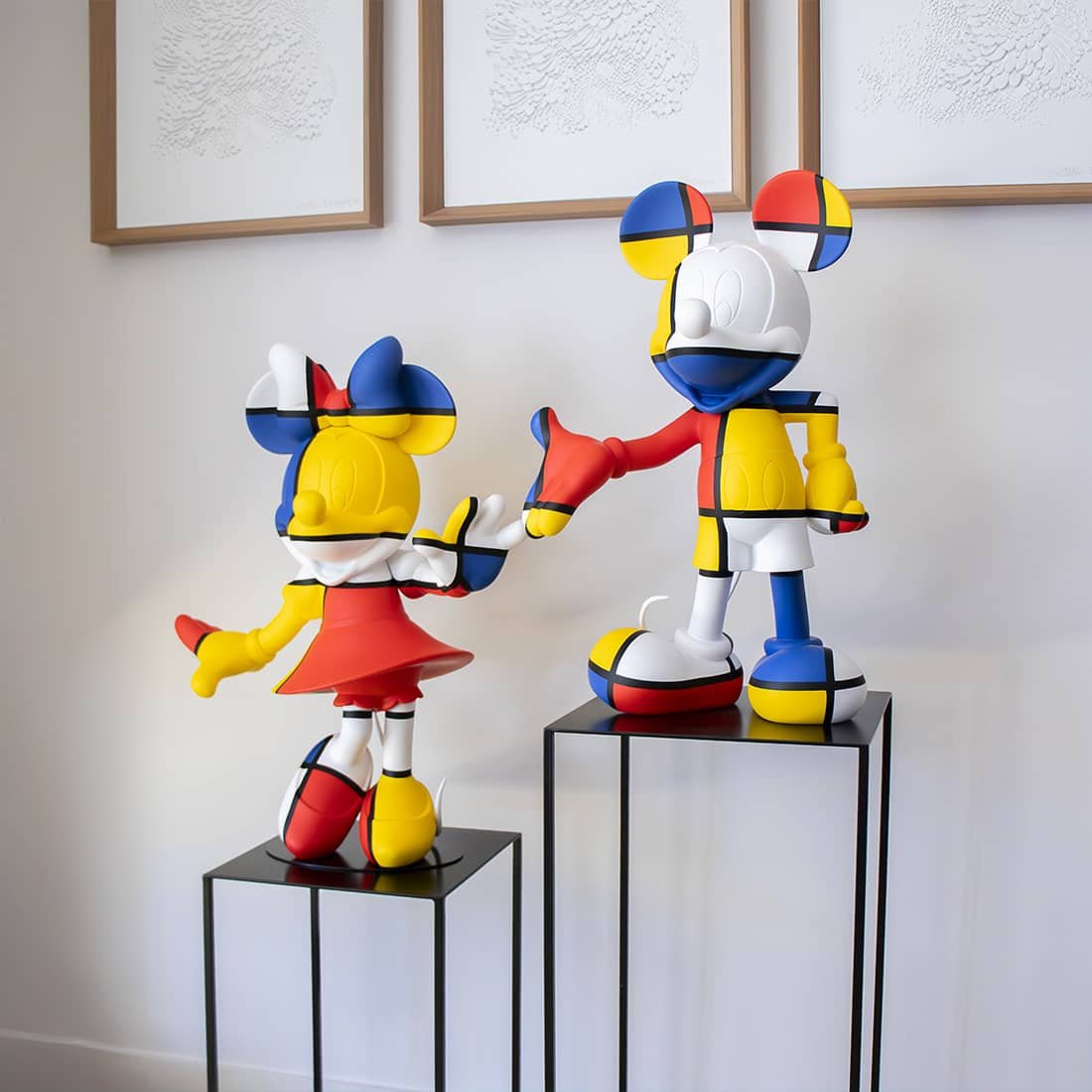 Mickey Welcome Art Collection Medium, sculpture design haut de gamme Leblon Delienne, création contemporaine inspirée de Piet Mondrian. Disponible chez D-Style Interior.