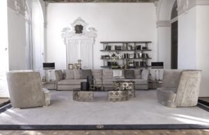 Este table basse design haut de gamme avec base métallique découpée au laser et plateau en marbre. Disponible chez D-Style Interior.