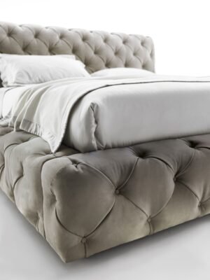 Caracciolo Lit design haut de gamme Vittoria Frigerio avec capitonné artisanal et lignes modernes. Disponible chez D-Style Interior.