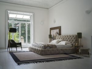 Caracciolo Lit design haut de gamme Vittoria Frigerio avec capitonné artisanal et lignes modernes. Disponible chez D-Style Interior.
