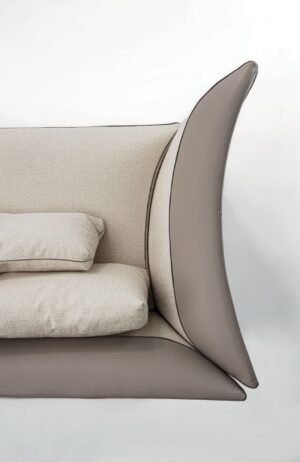 Vivaldi canapé design haut de gamme par Vittoria Frigerio, au confort raffiné et aux finitions précieuses. Disponible chez D-Style Interior.