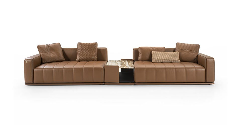 Brivio canapé design haut de gamme par Vittoria Frigerio, aux lignes contemporaines et finitions luxueuses. Disponible chez D-Style Interior.