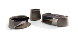 Contarini table basse de Vittoria Frigerio avec structure en cuir ou tissu, plateau en marbre et finitions haut de gamme. Disponible chez D-Style Interior.