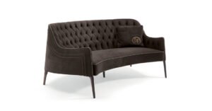 Poggi Capitonné canapé design haut de gamme par Vittoria Frigerio, au dossier matelassé cousu main et pieds en bois massif. Élégance italienne et savoir-faire artisanal. Disponible chez D-Style Interior.