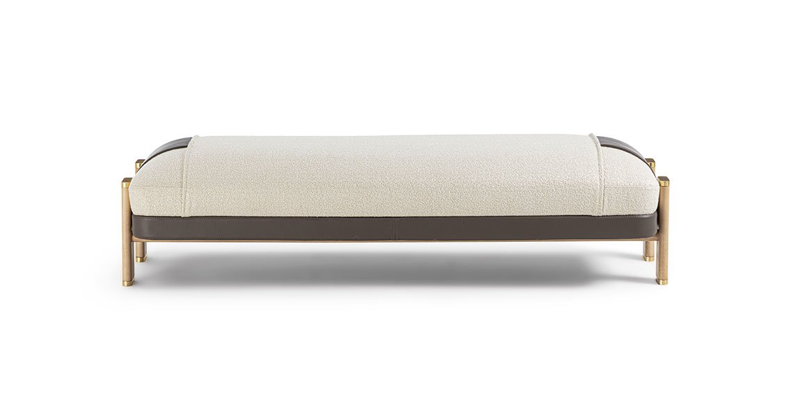 Brera Banc haut de gamme par Vittoria Frigerio, structure en frêne massif, assise en tissu ou cuir, finitions raffinées et options matelassées. Disponible chez D-Style Interior.