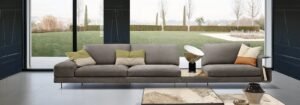 Vincent table basse de Gamma Arredamenti. Design raffiné, finitions en cuir et plateau en verre, céramique ou marbre. Disponible chez D-Style Interior.