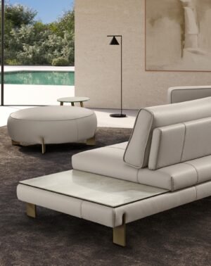 Tokyo Ottomans Pouf Tokyo de Gamma Arredamenti, au design raffiné et polyvalent. Élégants, pratiques et parfaits pour tout intérieur contemporain. Disponible chez D-Style Interior.