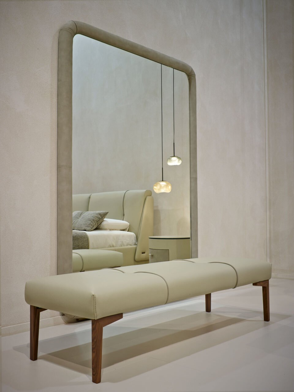 Yoko Banc design au style moderne et raffiné, signé Gamma Arredamenti, alliant élégance italienne et finitions haut de gamme. Disponible chez D-Style Interior.