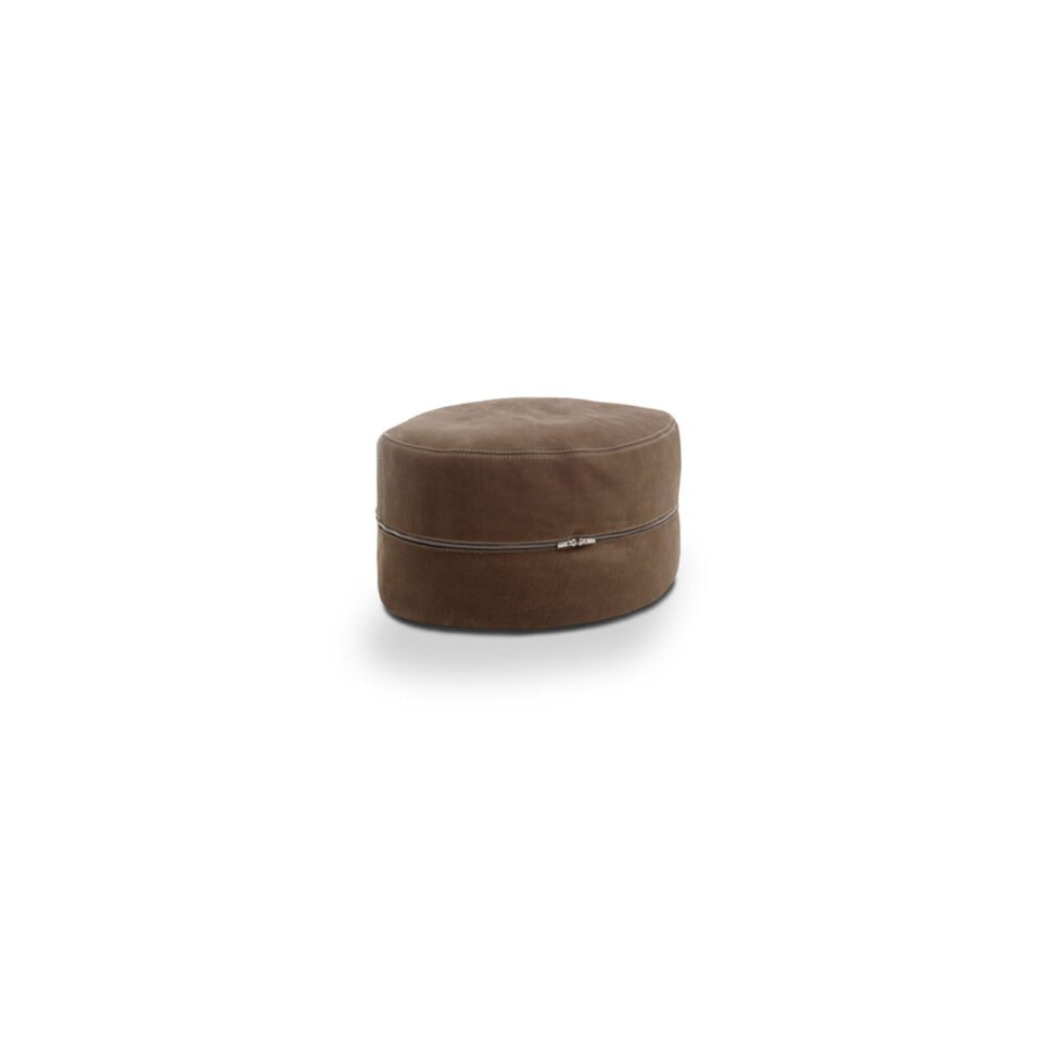 Zipper ottomans Pouf design haut de gamme avec fermeture éclair décorative et finitions personnalisables, signé Gamma Arredamenti. Disponible chez D-Style Interior.